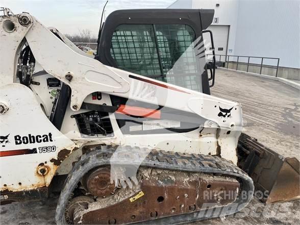 Bobcat T590 滑移轉向裝載機