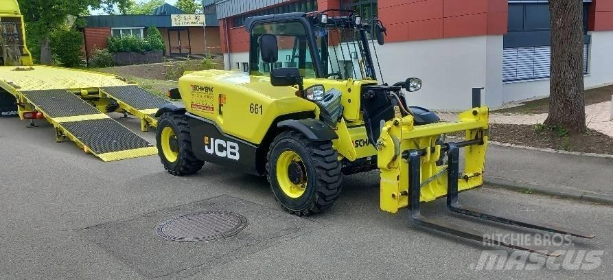 JCB 525-60 伸縮臂操作車