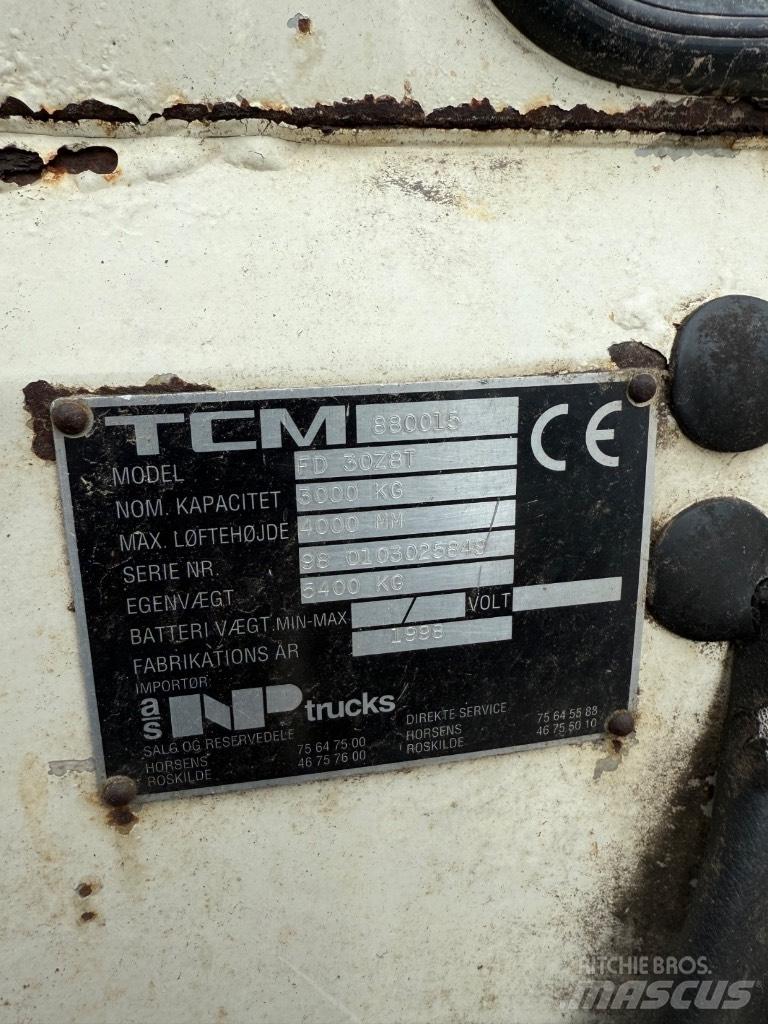 TCM FD 30 柴油卡車