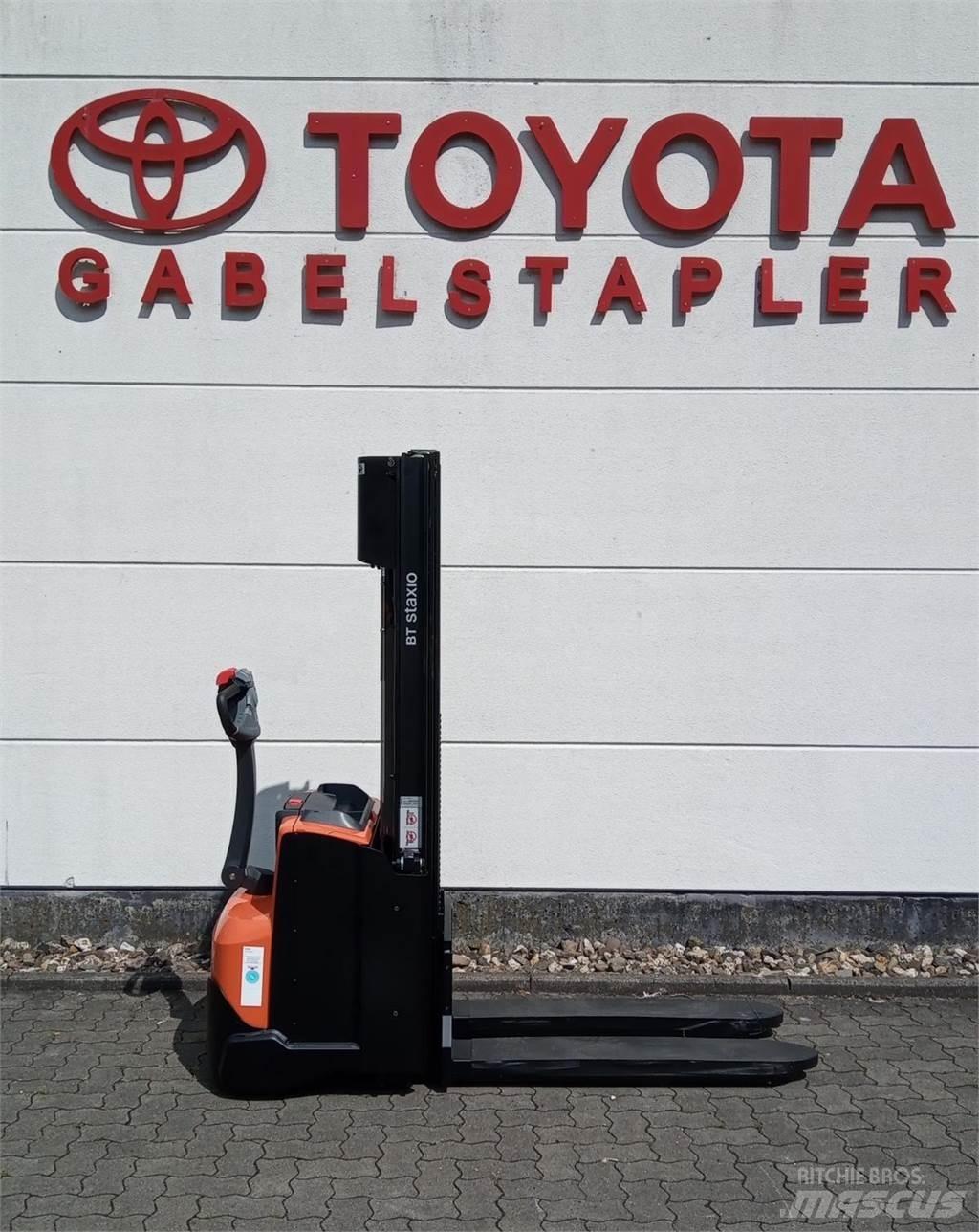 Toyota SWE140L 行走控制式堆積機