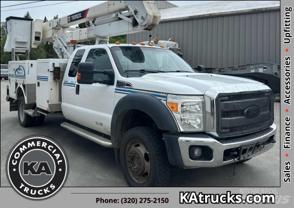 Ford F 550 XLT SD 卡車裝載高空作業車