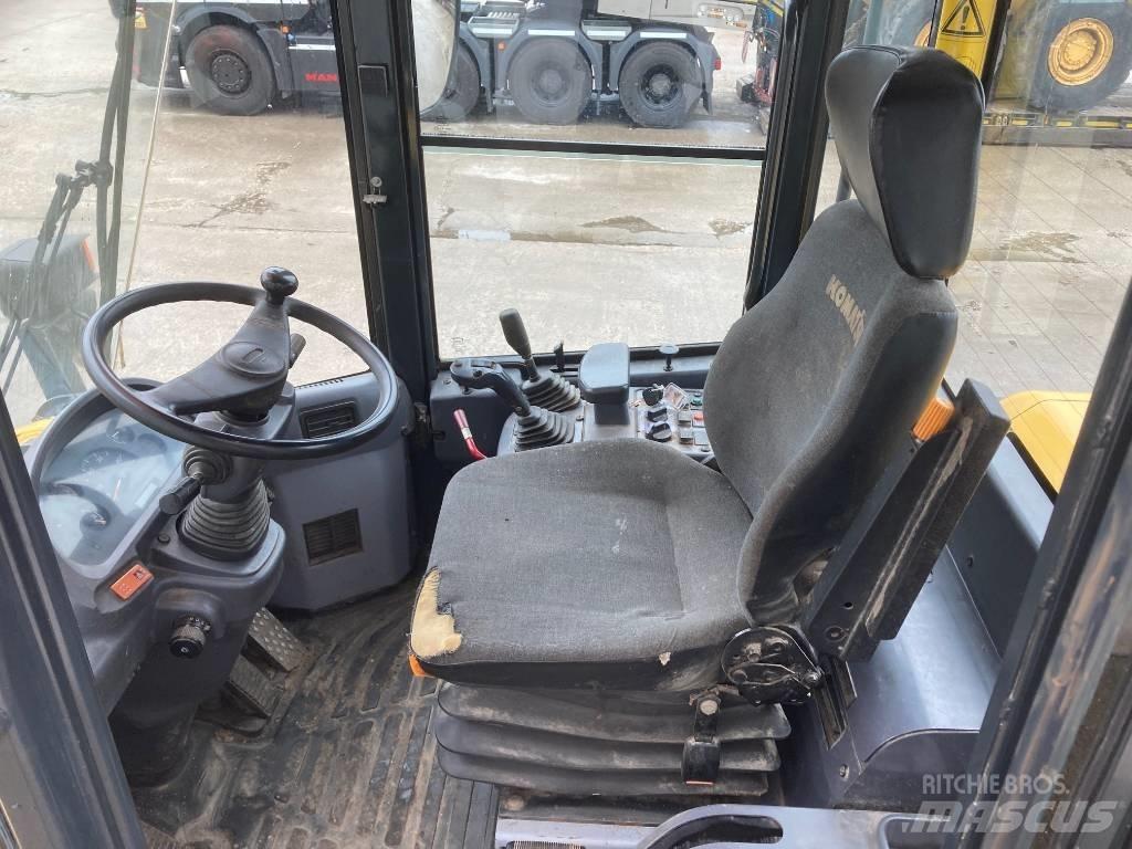Komatsu WA 250 輪胎式裝載機