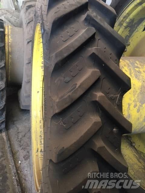 John Deere 6820 輪胎、車輪和輪圈