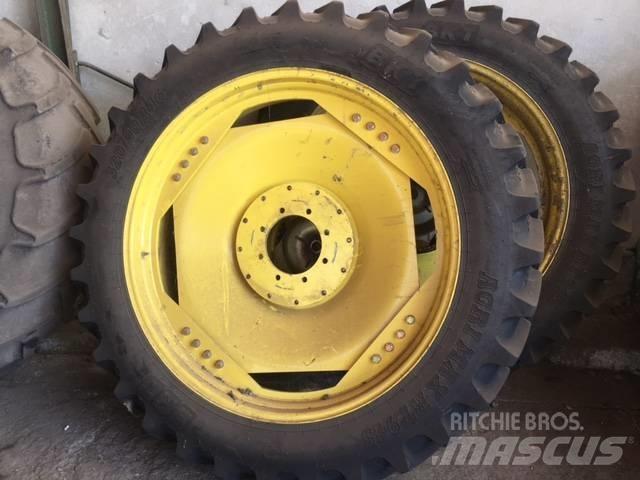 John Deere 6820 輪胎、車輪和輪圈