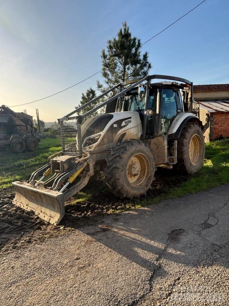 Valtra T 174 集運機