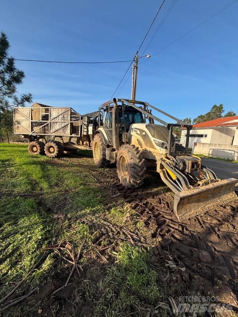 Valtra T 174 集運機