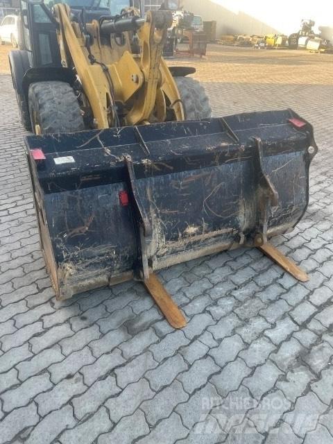 CAT 906 輪胎式裝載機