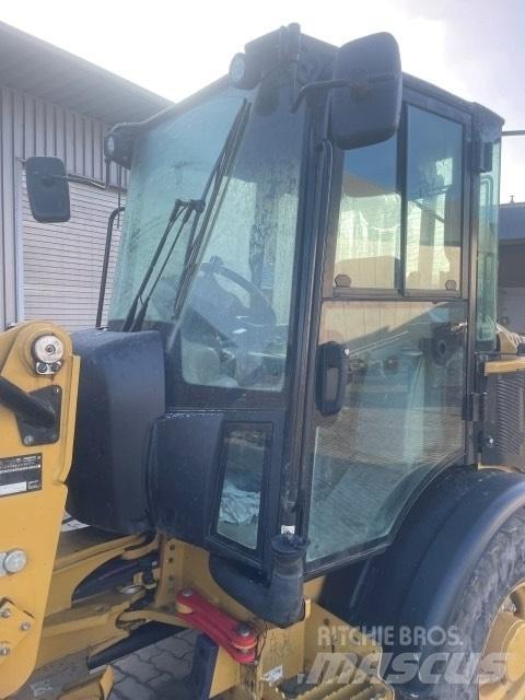 CAT 906 輪胎式裝載機