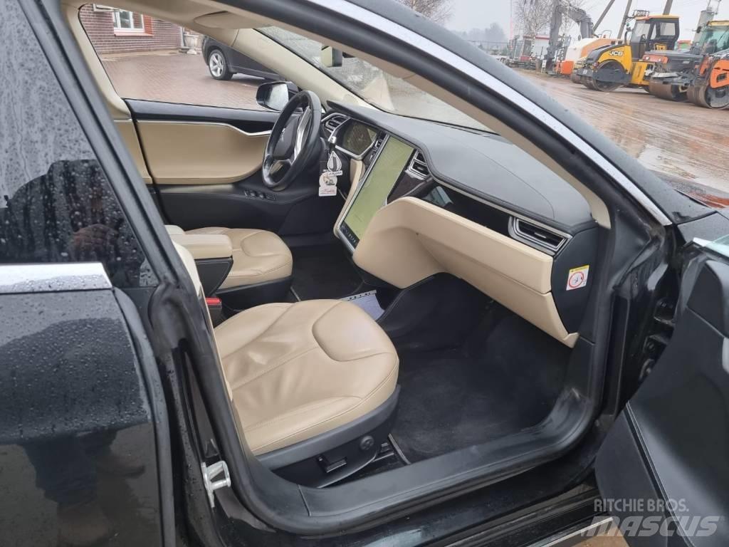 Tesla Model S P85 汽車