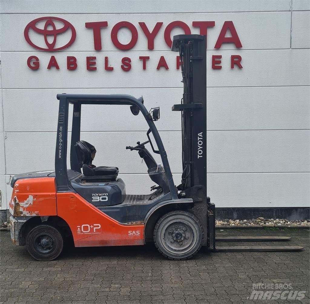 Toyota 02-8FDF30 柴油卡車