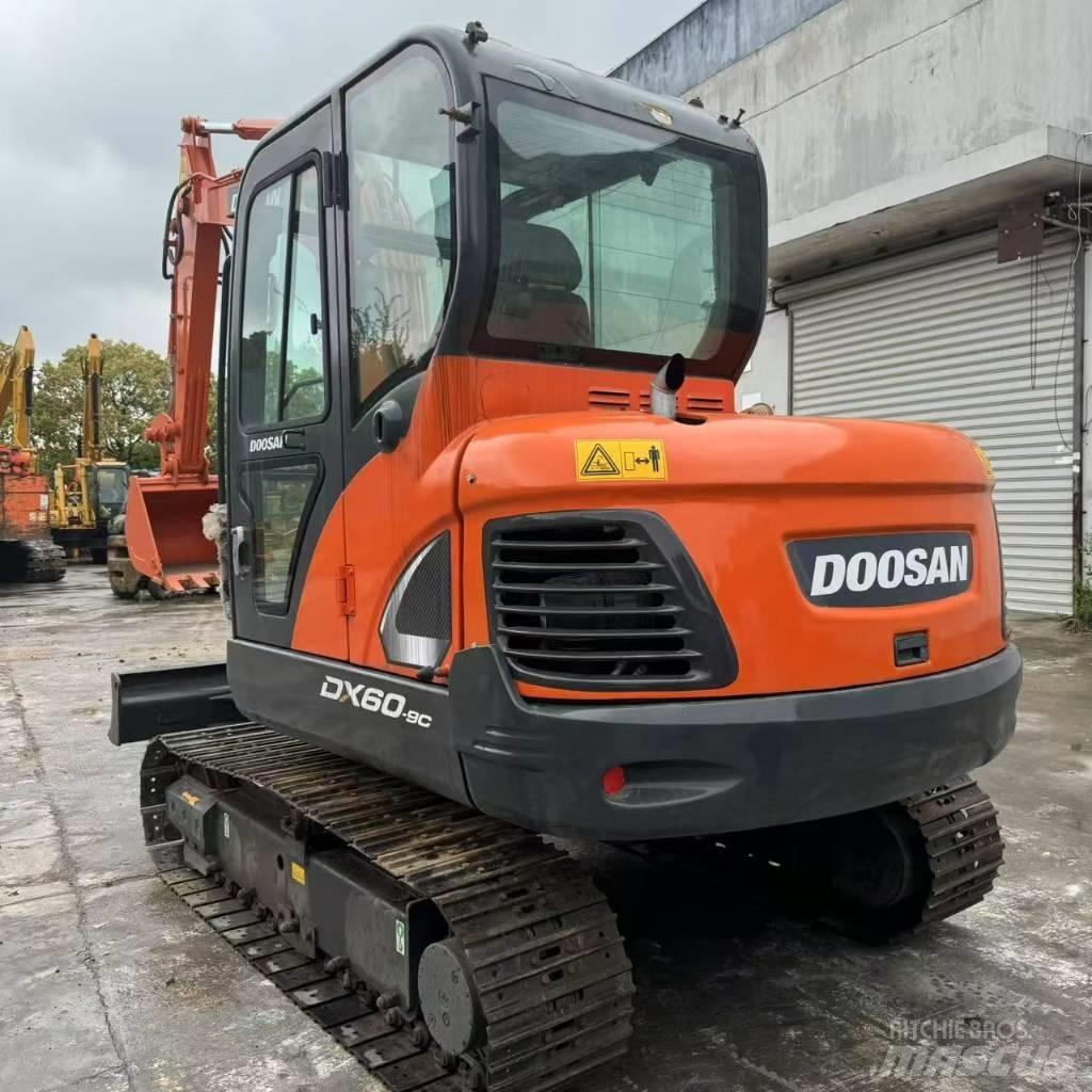 Doosan DX 60-9 C 小型挖土機/掘鑿機<7t(小型挖掘機)