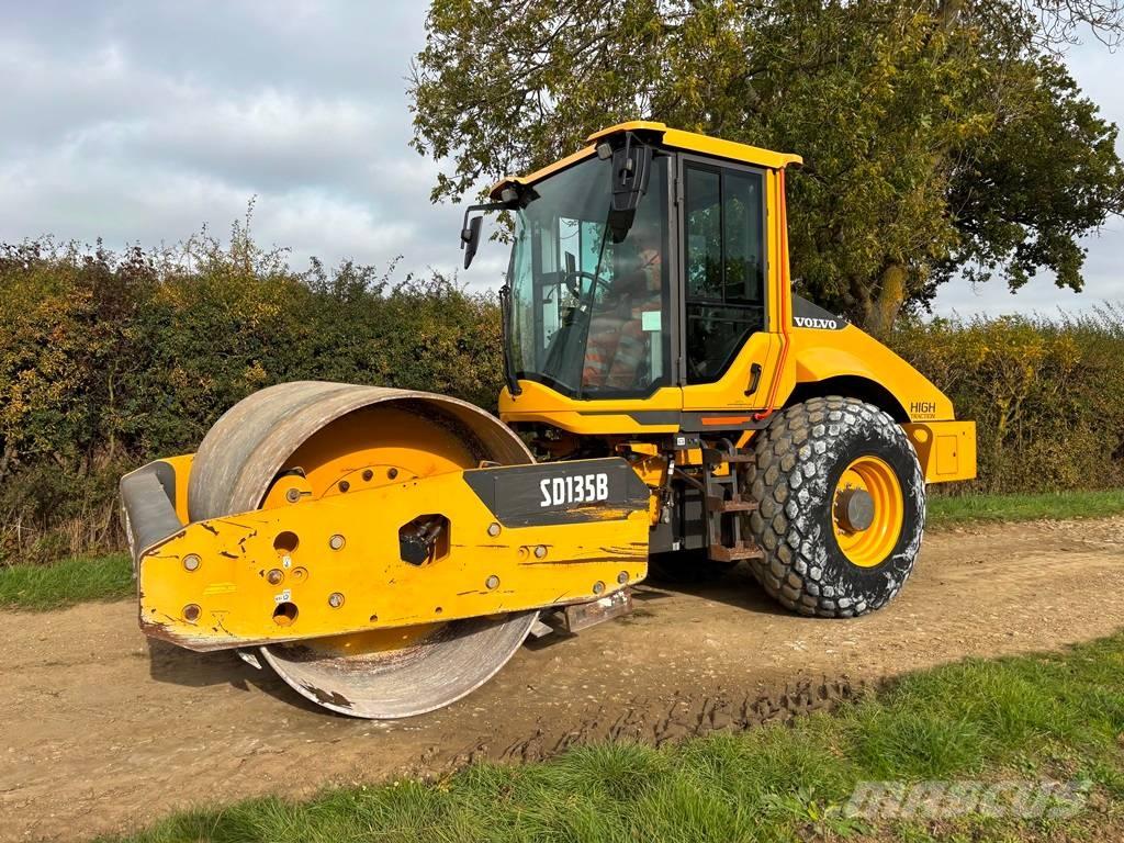 Volvo SD 135 B 單輪滾壓機