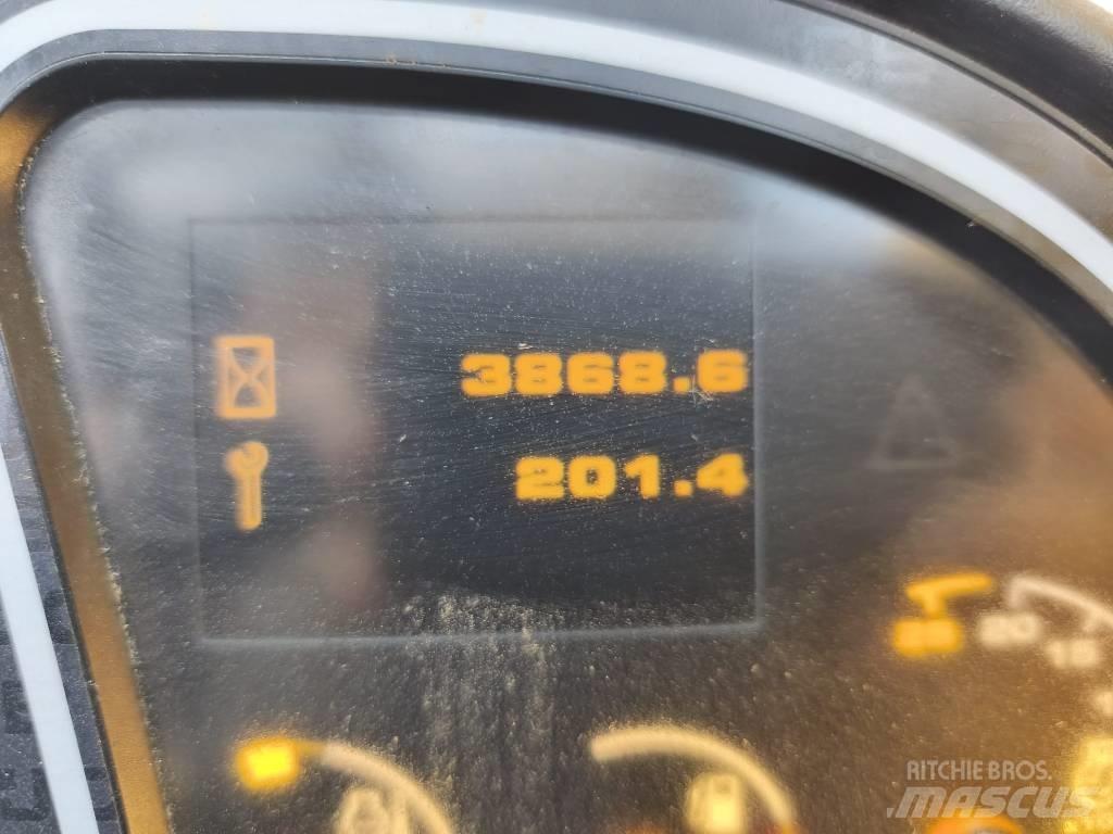 JCB 540-140 伸縮臂操作車