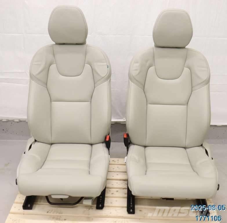 Volvo XC 60 駕駛室與內部