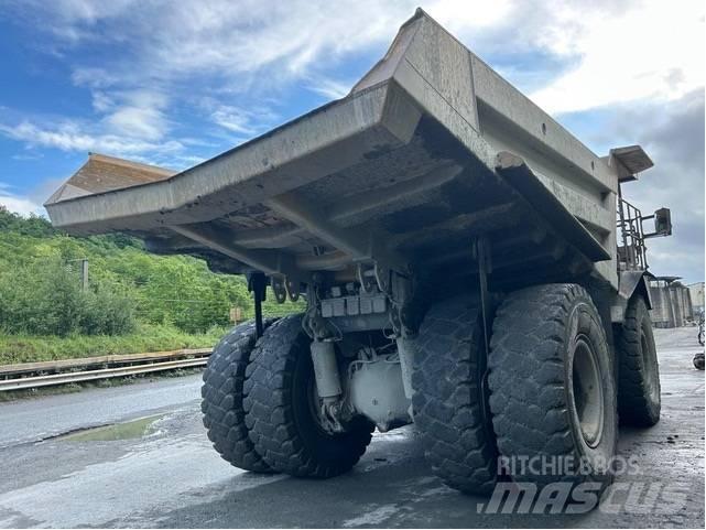 Komatsu HD605-7 剛性傾卸卡車
