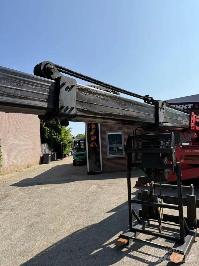 Manitou MRT 2150 伸縮臂操作車