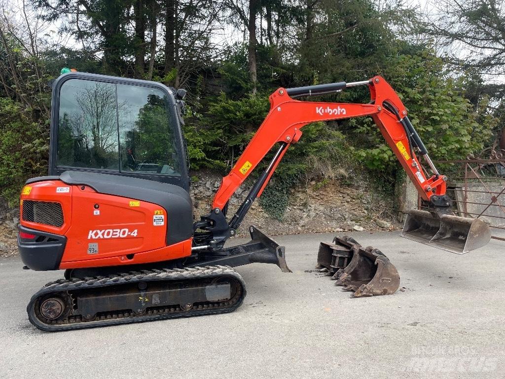Kubota KX 030-4 小型挖土機/掘鑿機<7t(小型挖掘機)