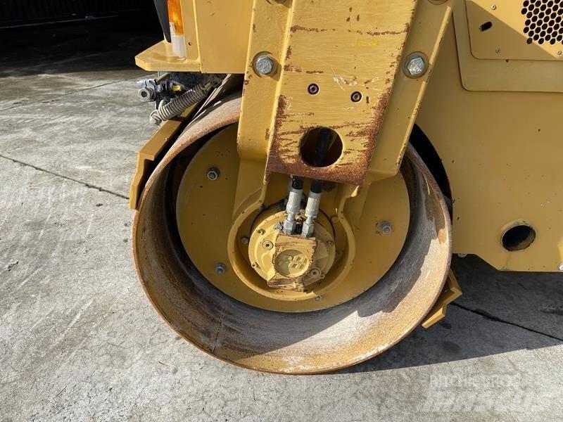 CAT CB 24 雙輪滾壓機