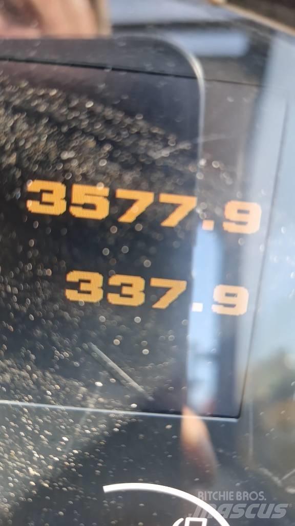 JCB 535-140 伸縮臂操作車