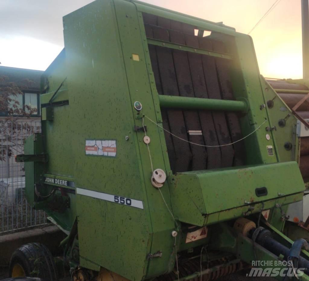 John Deere 550 圓型牧草打包機