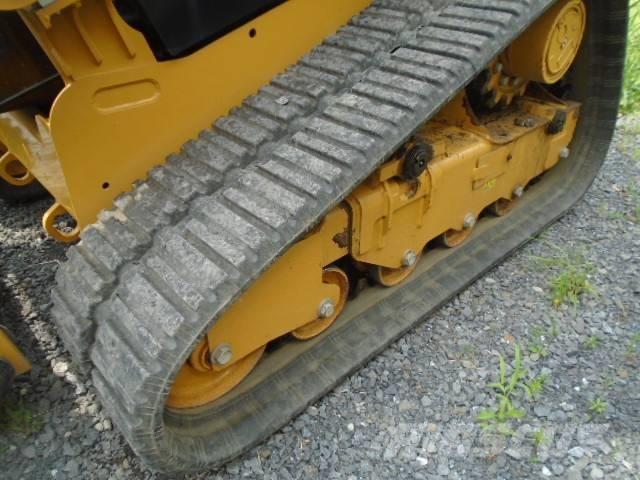 CAT 239 D 滑移轉向裝載機