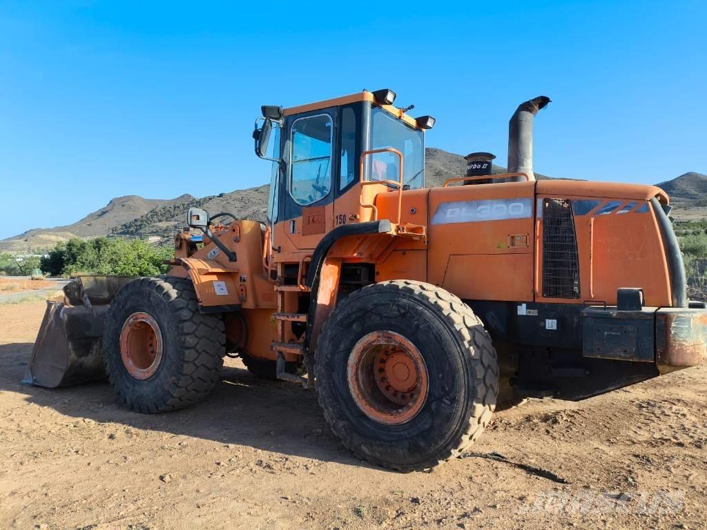 Doosan DL 300 輪胎式裝載機