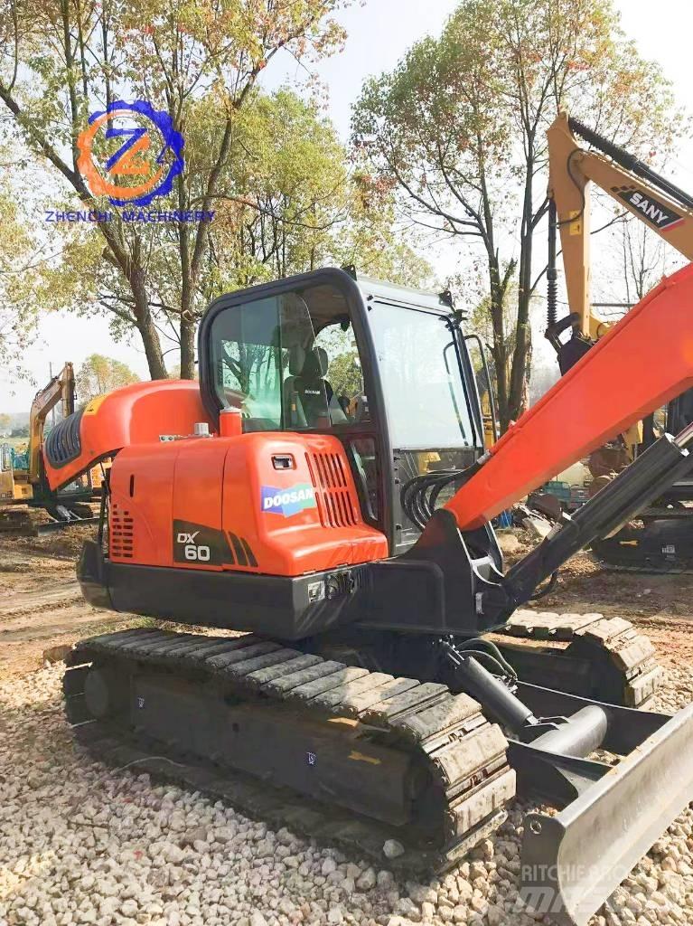 Doosan DX 60 小型挖土機/掘鑿機<7t(小型挖掘機)
