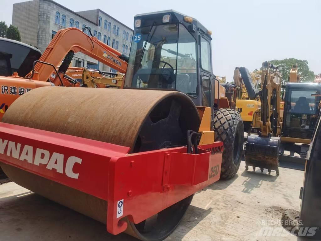Dynapac ca25d 單輪滾壓機