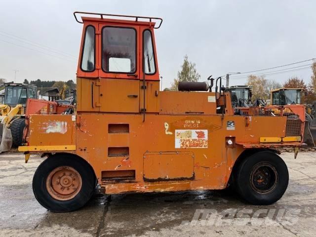 Hamm GRW 15 膠輪滾壓機