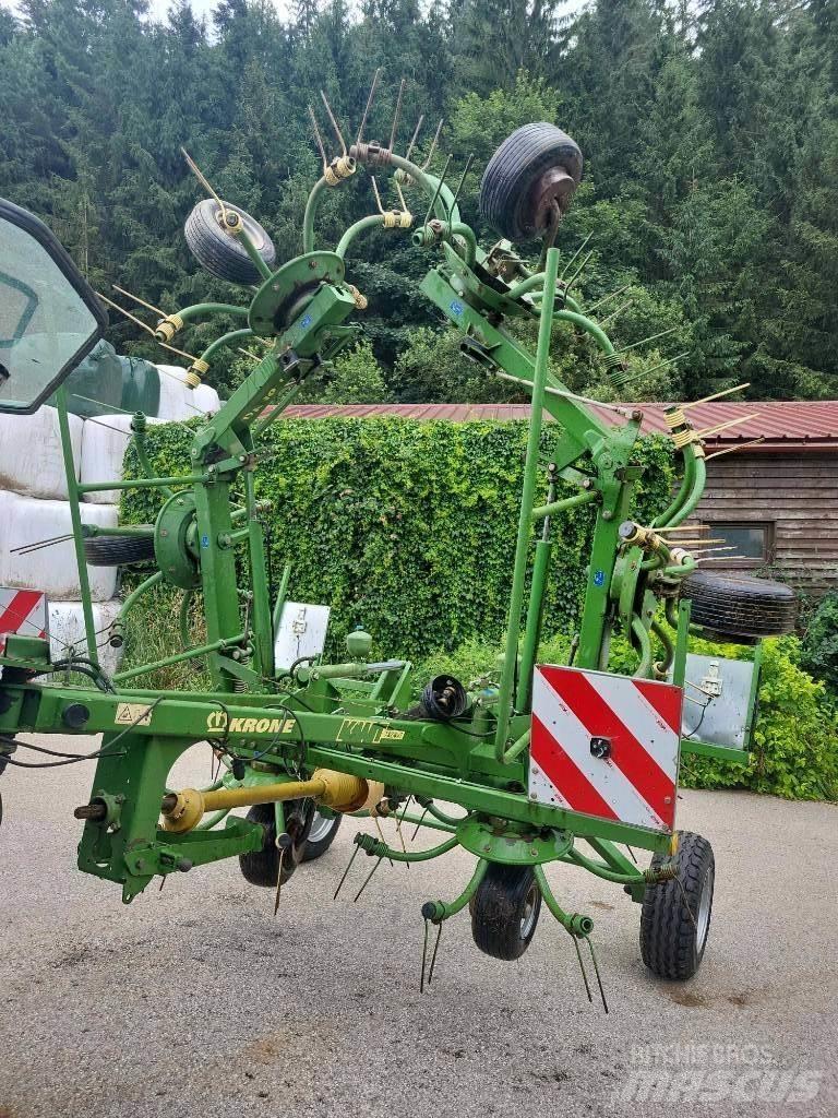 Krone KWT 7.82 耙與翻草機