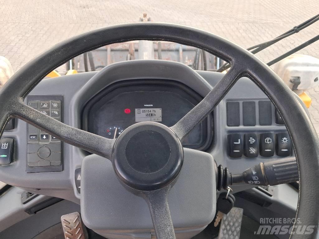 Volvo L 30 G 輪胎式裝載機