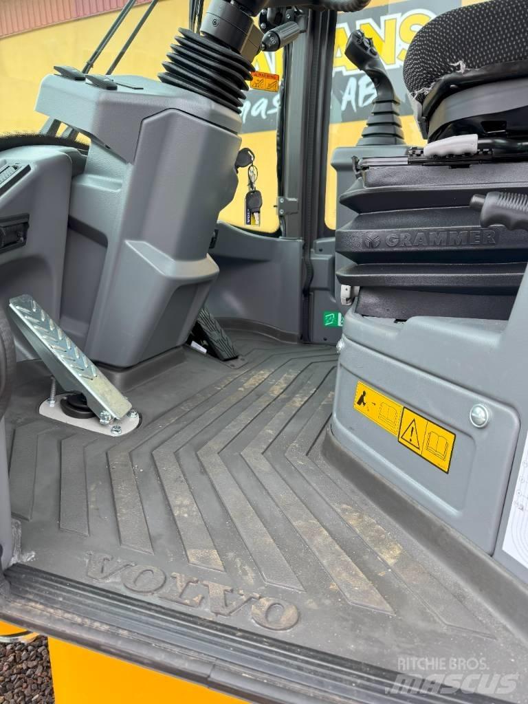 Volvo L 30 HS 輪胎式裝載機