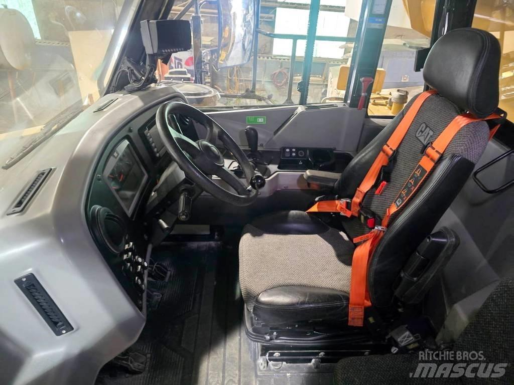 CAT 772G 鉸接式起吊車