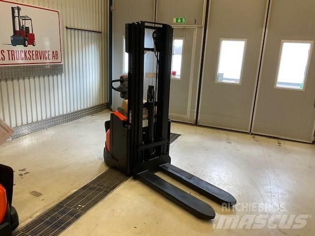 Toyota SWE 120 L 行走控制式堆積機