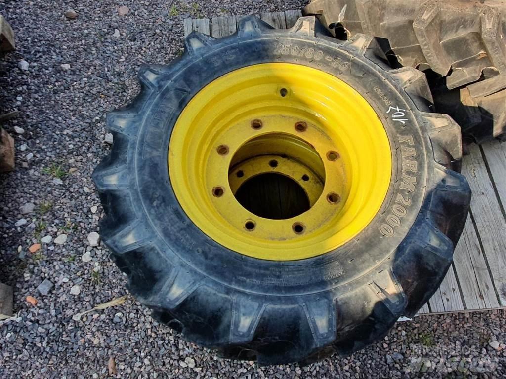 BKT 250/80-16 x2 輪胎、車輪和輪圈