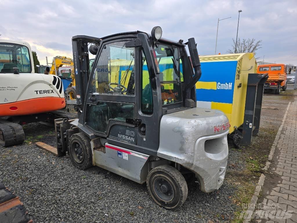 Nissan 30 YG1D2A30Q 柴油卡車