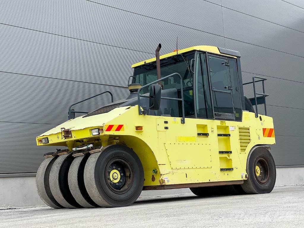 Ammann AP 240 膠輪滾壓機