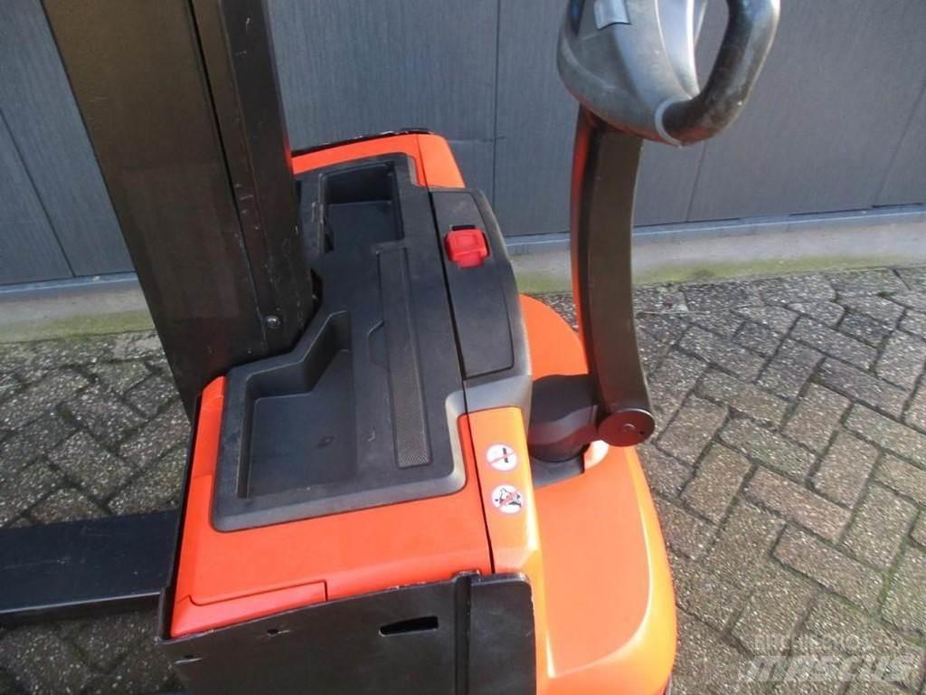 Toyota SWE 080L 行走控制式堆積機