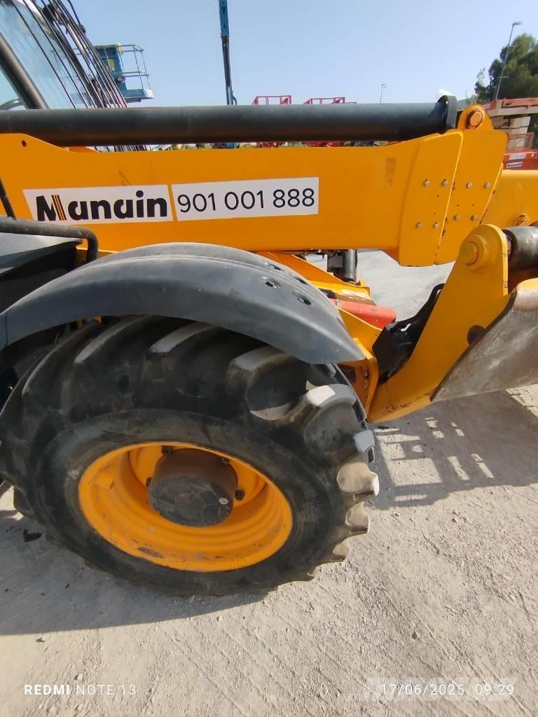 JCB 535 V 140 伸縮臂操作車