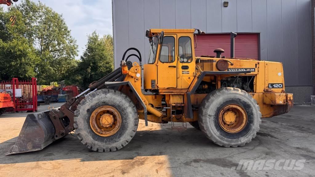 Volvo L 120 輪胎式裝載機