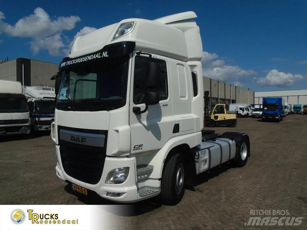 DAF CF 440 + EURO 6 曳引機組件