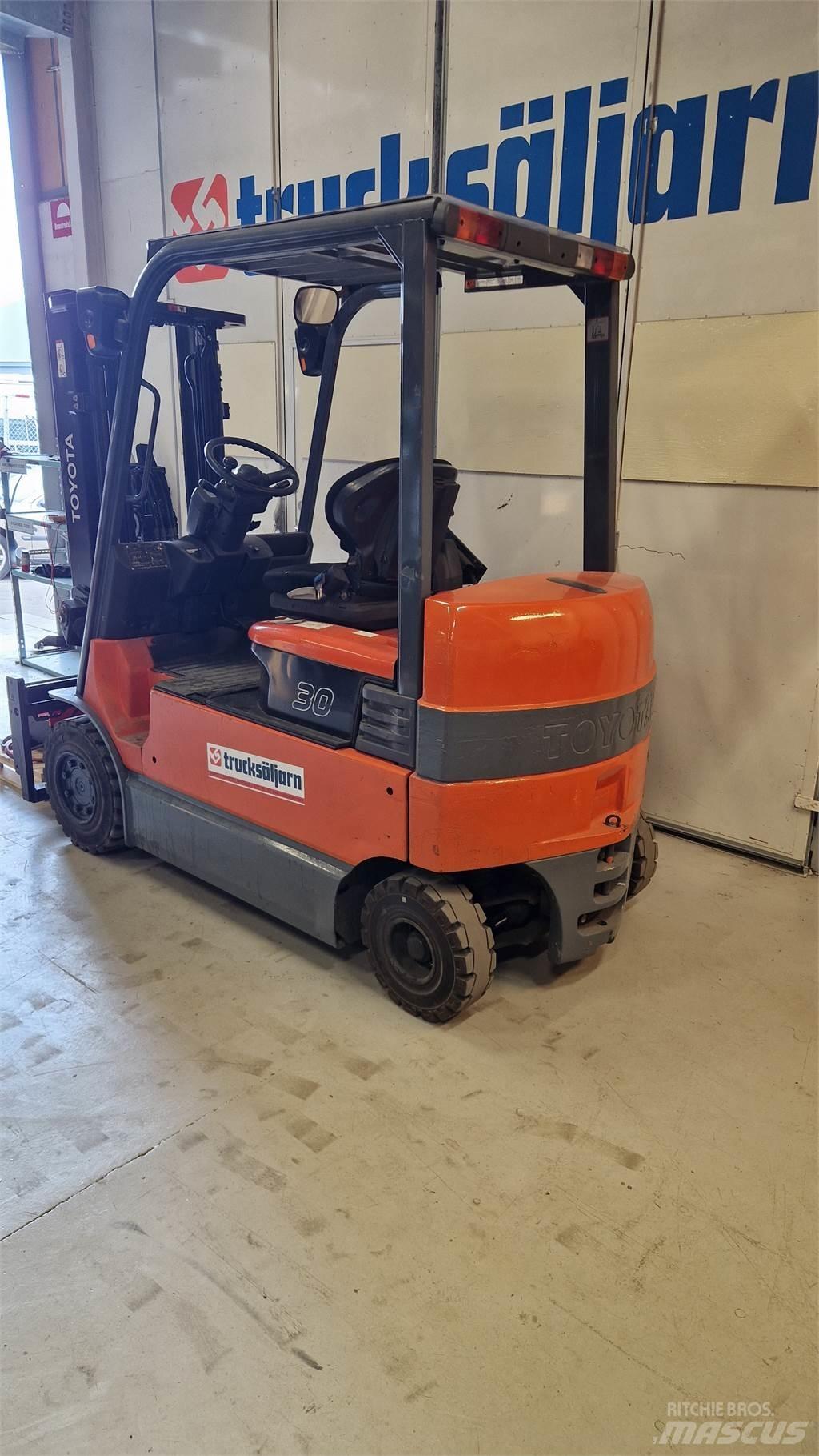 Toyota 7FBMF30 電動堆高機