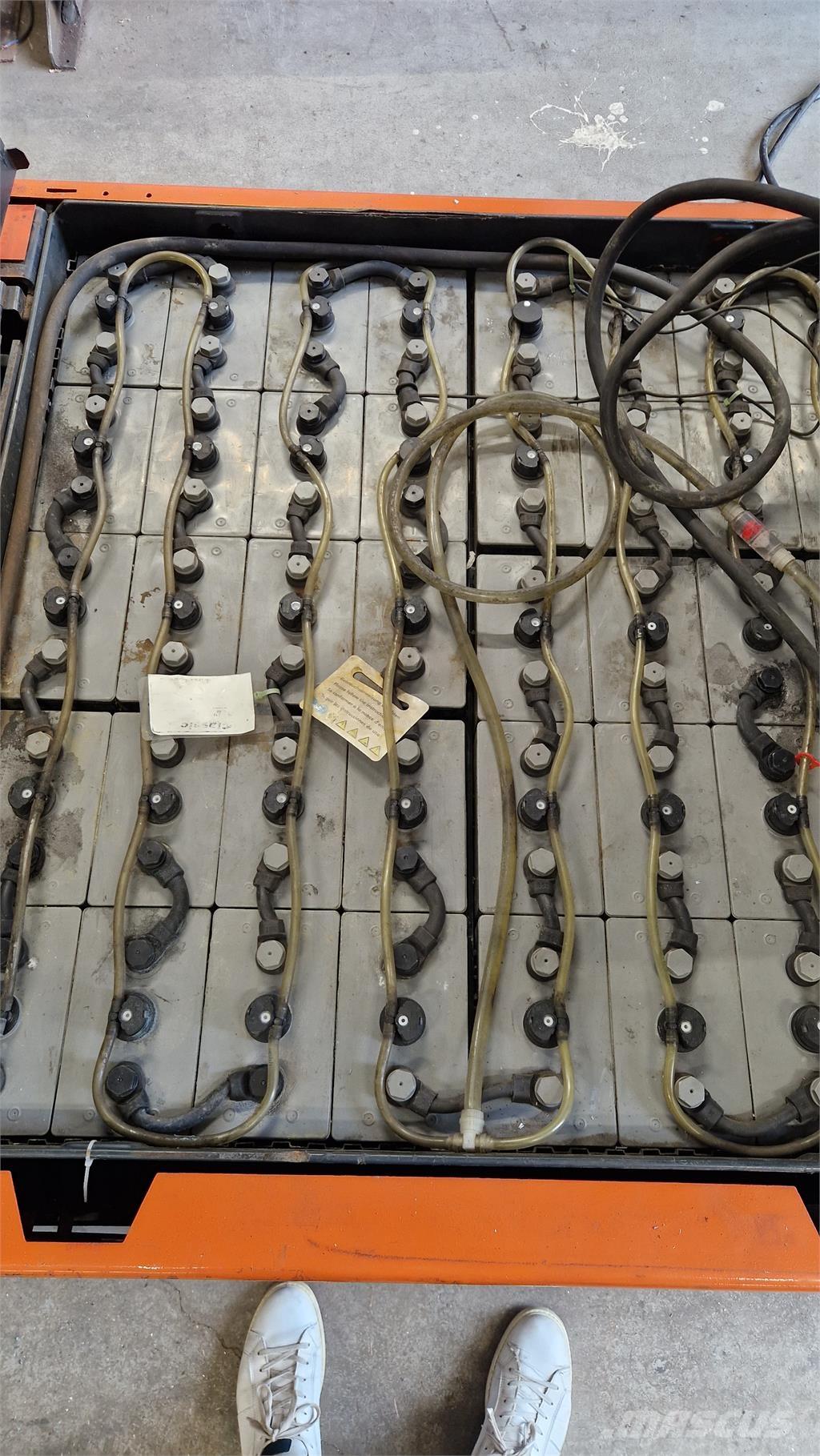 Toyota 7FBMF30 電動堆高機