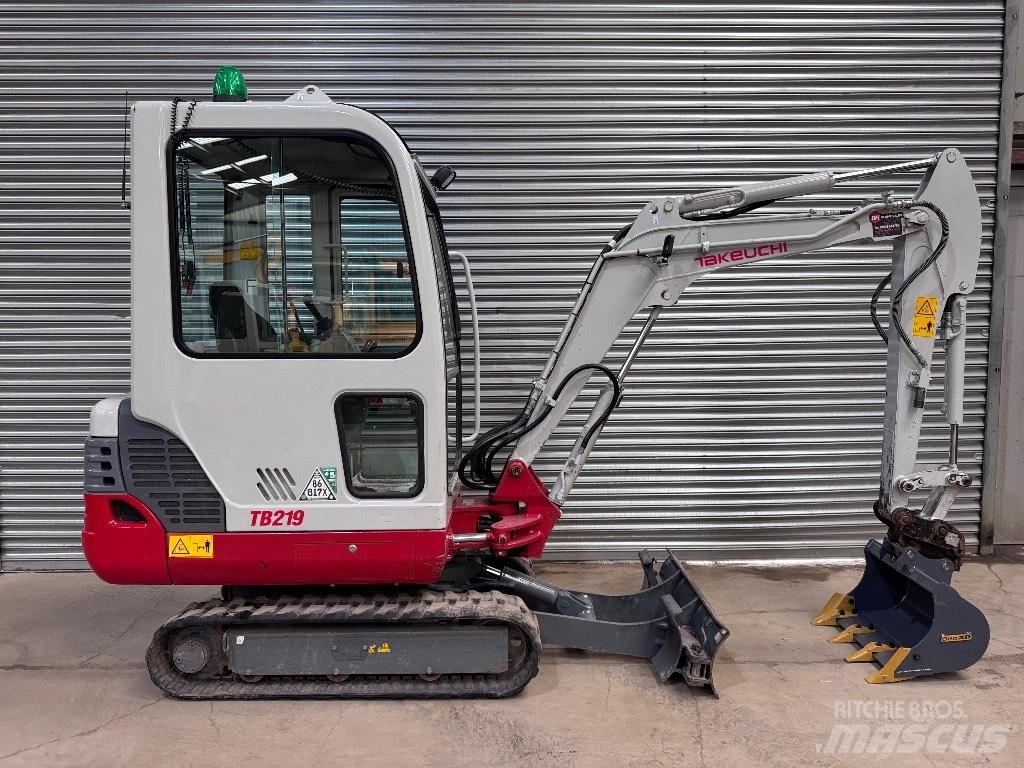 Takeuchi TB 219 小型挖土機/掘鑿機<7t(小型挖掘機)