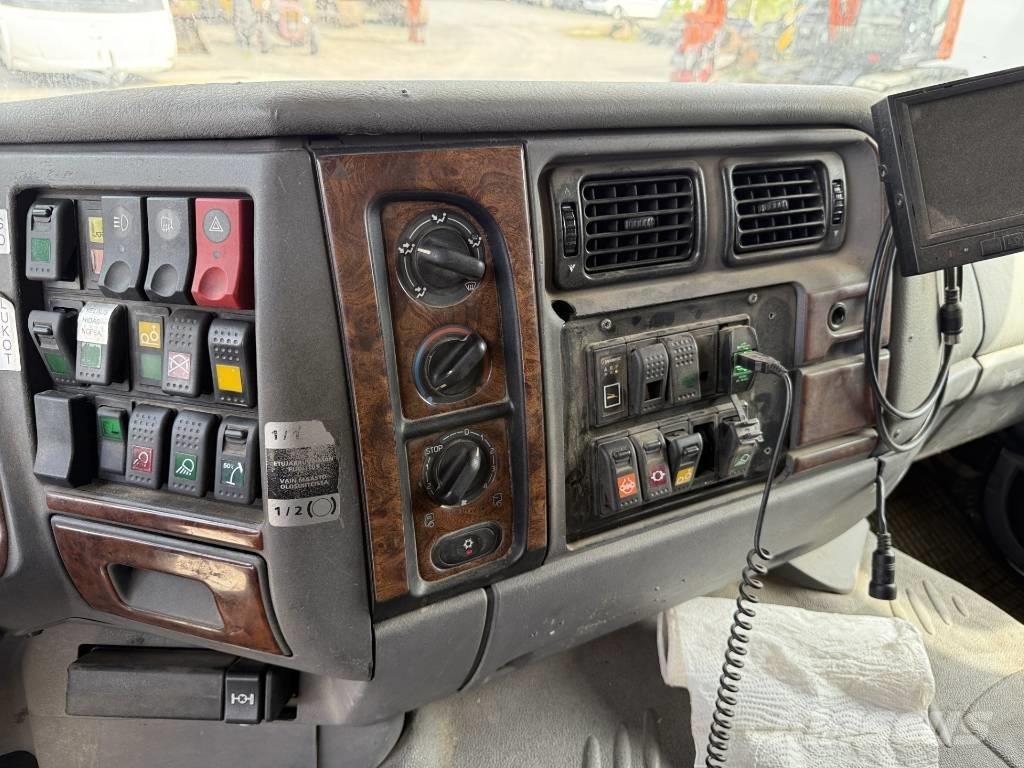 Sisu E12M 起重可拆卸式卡車