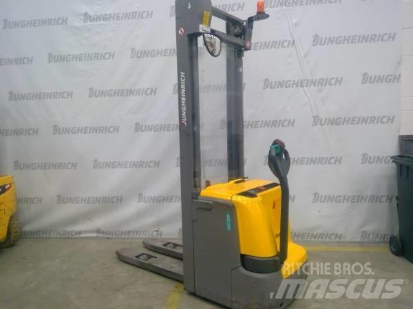 Jungheinrich EJC 220 行走控制式堆積機