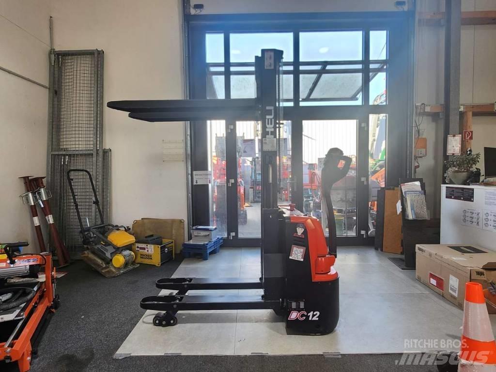 Heli CDD 12RD-S 自走式堆積機