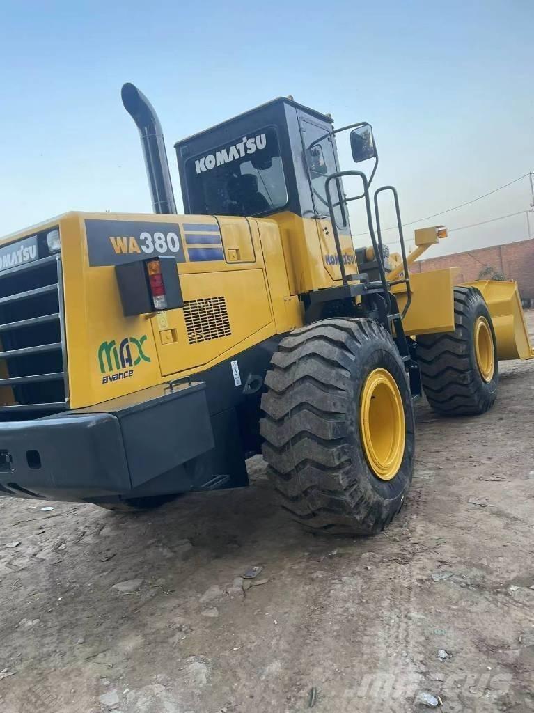 Komatsu WA 380 輪胎式裝載機
