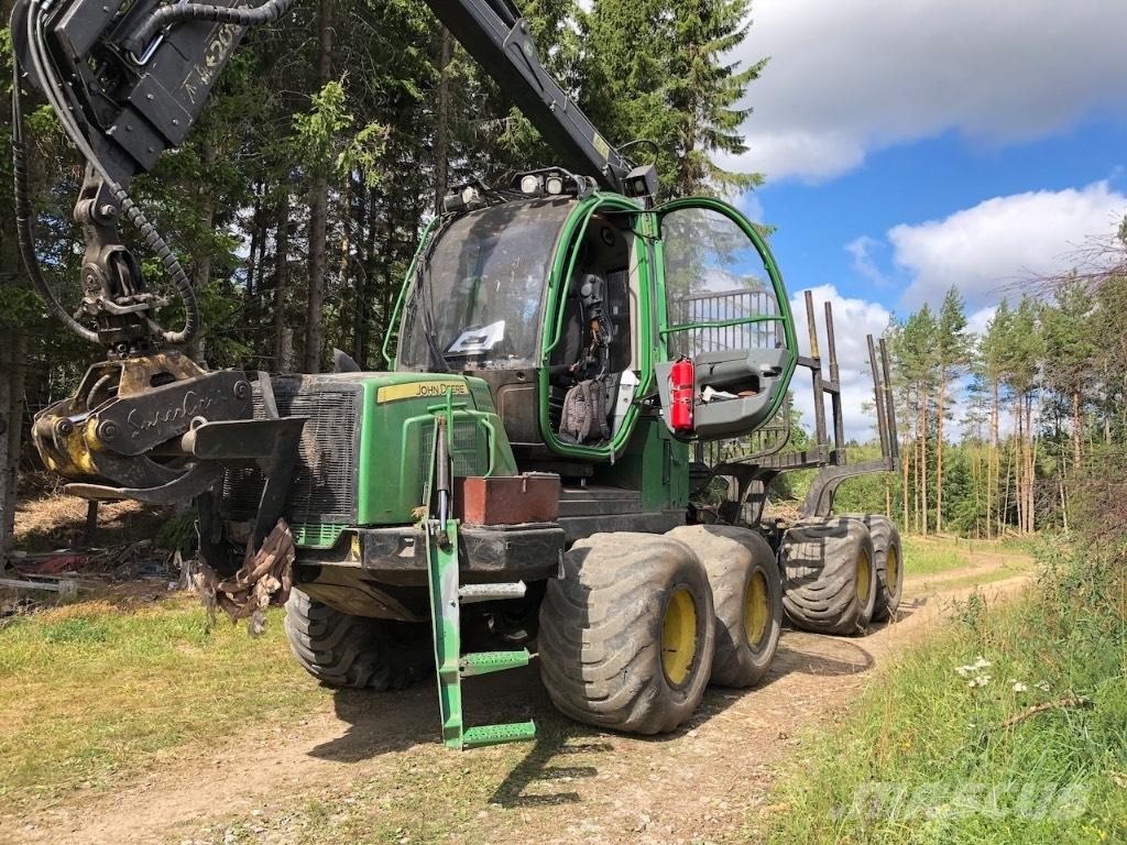 John Deere 810 E 集運機