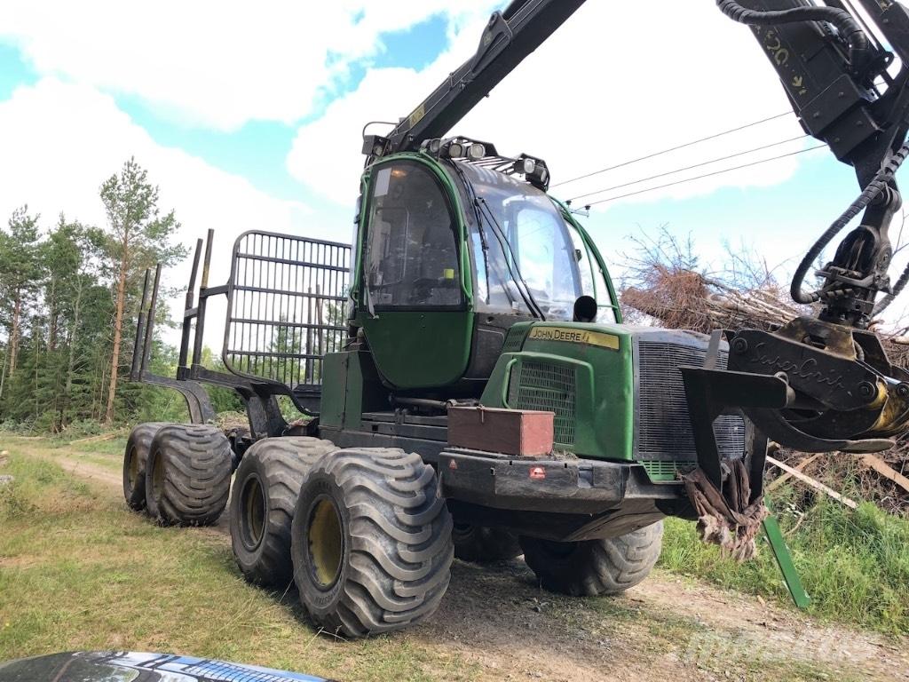John Deere 810 E 集運機